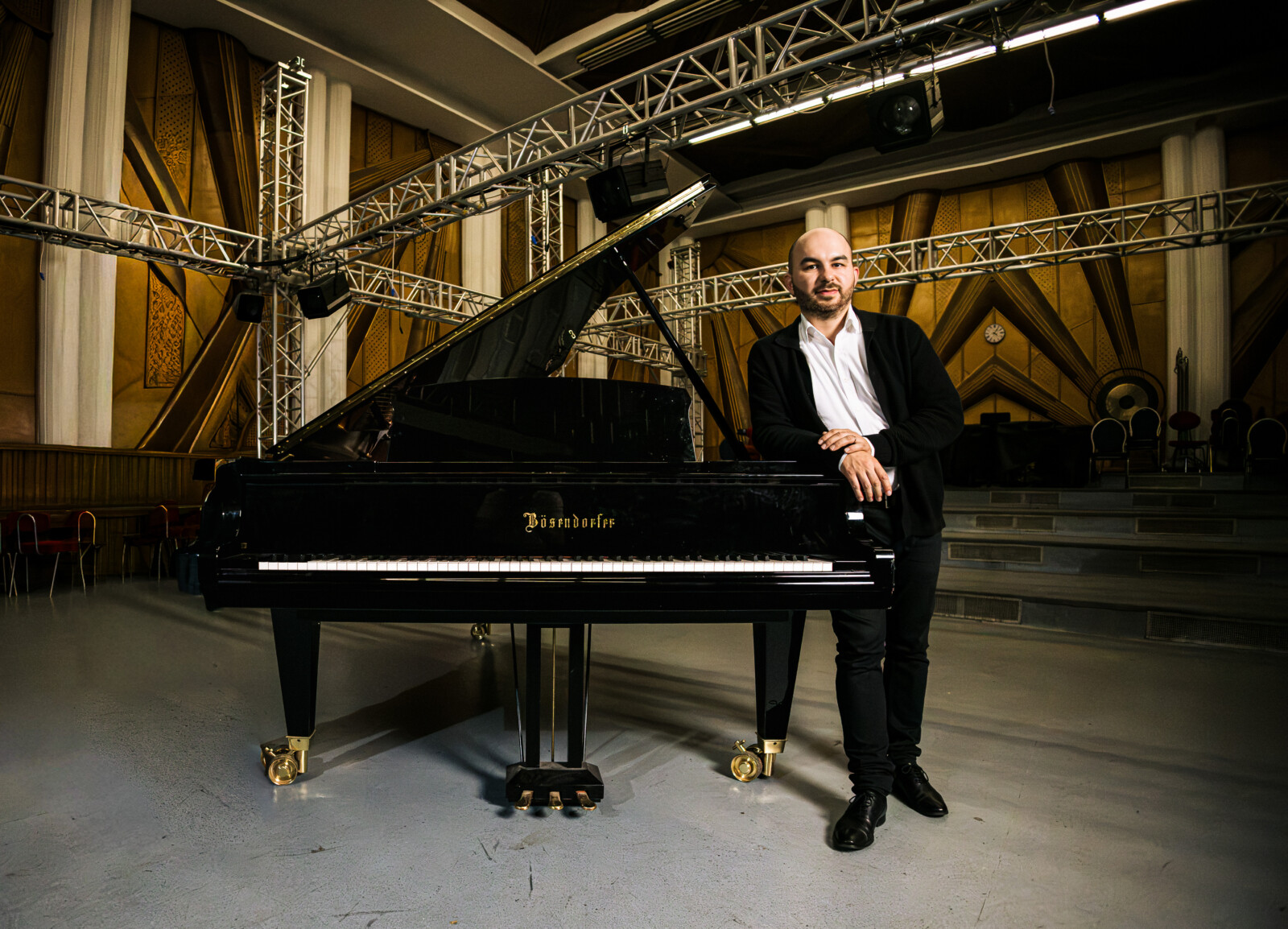 Un gigant al pianelor revine la Sala Radio după 15 ani de tăcere, într-un concert cu Ioan-Dragoș Dimitriu și Wiener KammerOrchester 2 Pianul Bösendorfer Imperial și Ioan-Dragoș Dimitriu