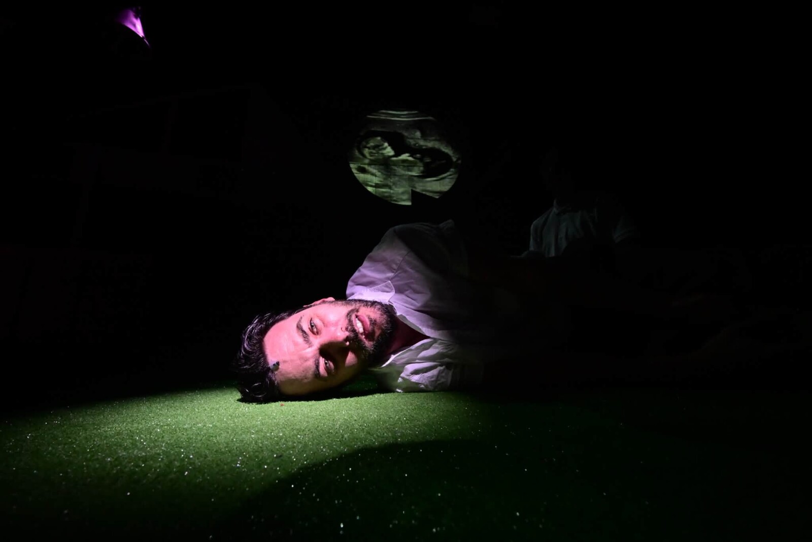 ”Funny Games”, la Grivița 53. Violența nu mai sparge ușa. Îți cere, politicos, niște ouă. 2 Funny Games, regia Botond Nagy