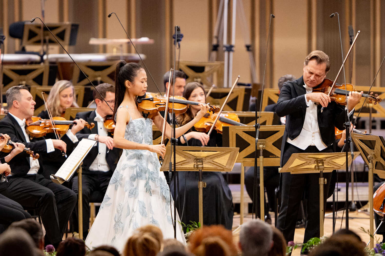 HYEONJEONG LEE alaturi de RENAUD CAPUCON pe scena Festivalului Enescu 2025. foto Alex Damian 1
