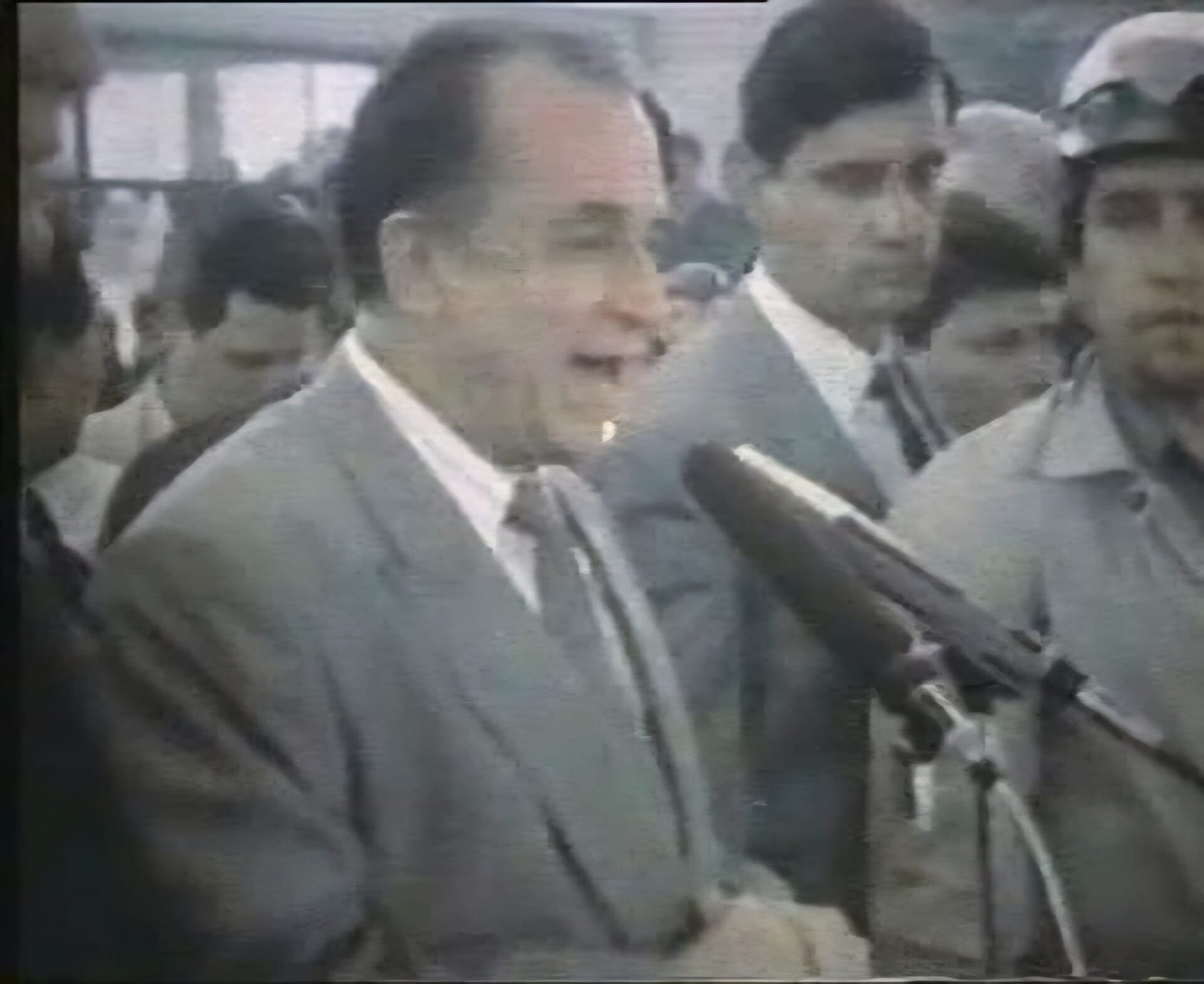 Ion Iliescu, ”tovărășicul”, mulțumește minerilor la ROMEXPO / București, iunie 1990 