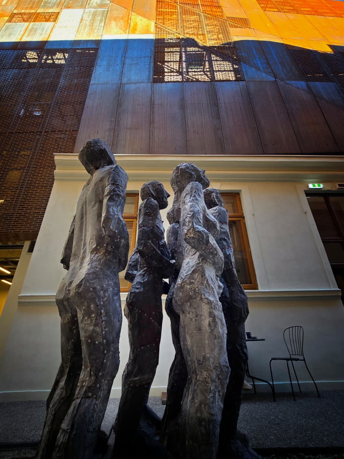 Chris Simion-Mercurian a înălțat ziduri pentru a deschide minți 4 Chris Simion-Mercurian și Tiberiu Mercurian, la inaugurarea Grivița53