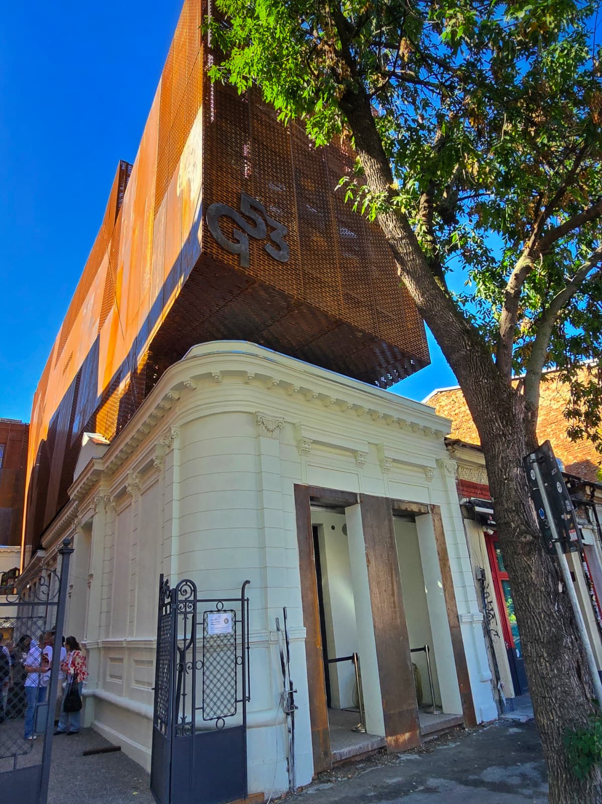 Chris Simion-Mercurian a înălțat ziduri pentru a deschide minți 3 WhatsApp Image 2025 09 19 at 15.00.21 2f208215