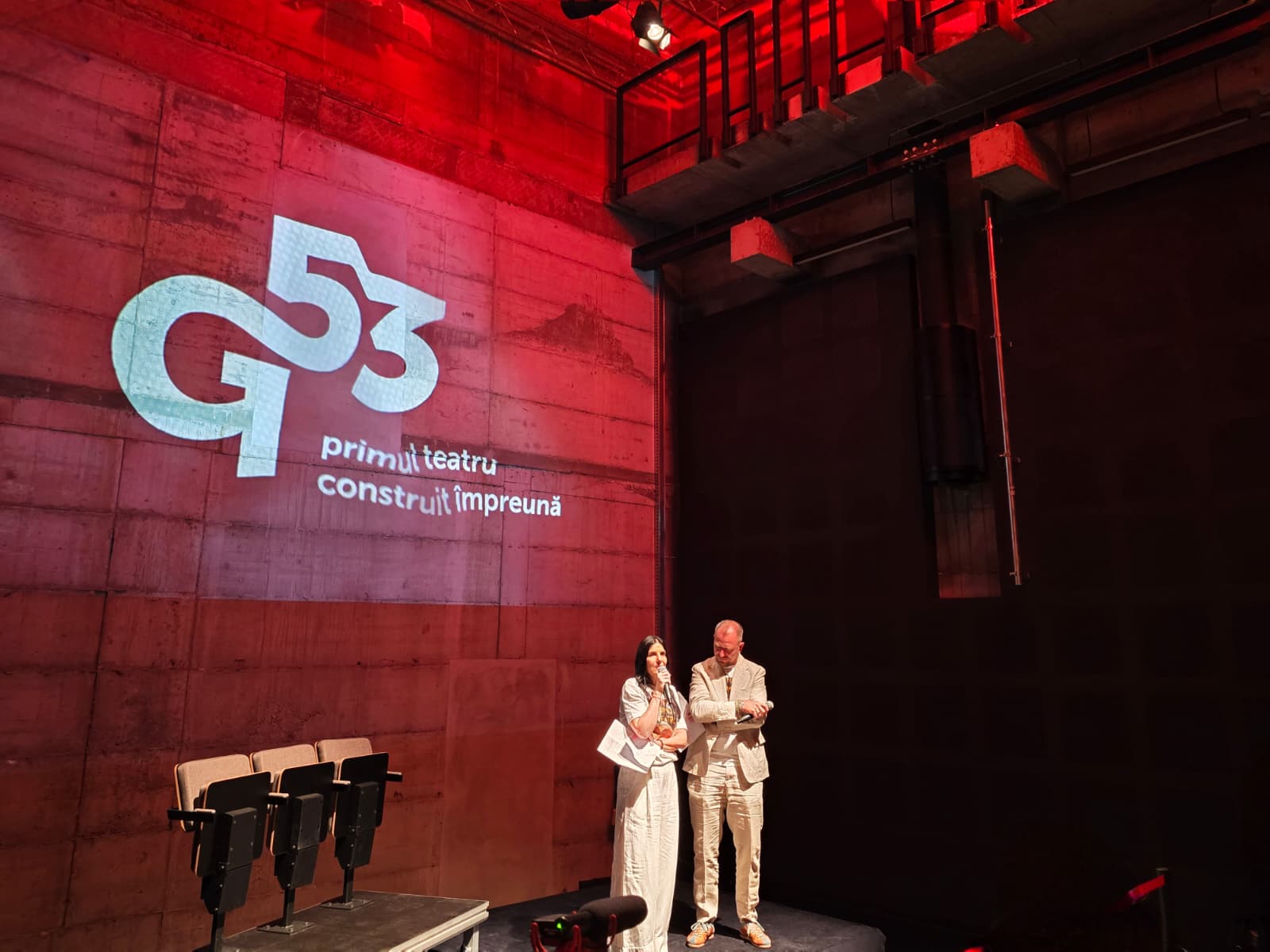 Chris Simion-Mercurian a înălțat ziduri pentru a deschide minți 1 Chris Simion-Mercurian și Tiberiu Mercurian, la inaugurarea Grivița53