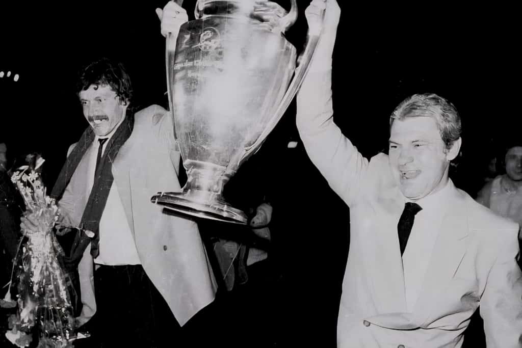 Emeric Ienei la aterizarea la București după victoria de la Sevilla 