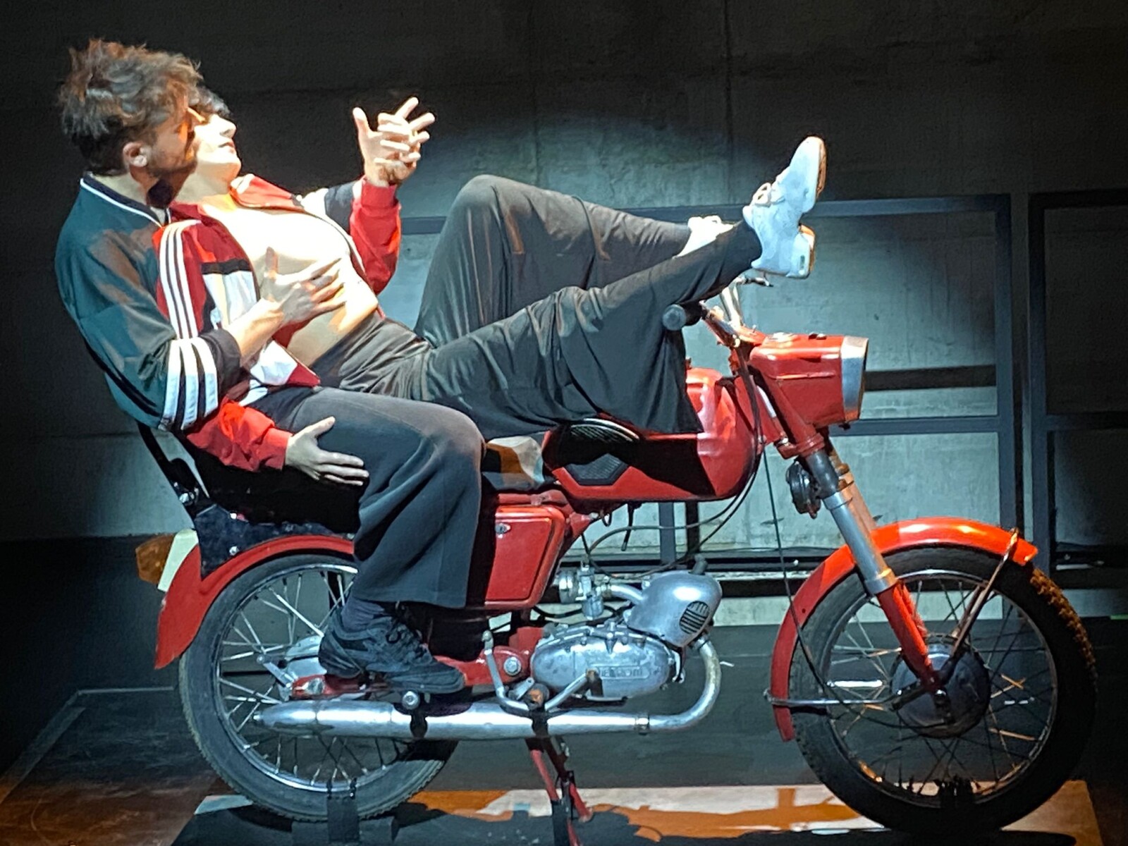 5+3=9 , Teatrul Grivița 53