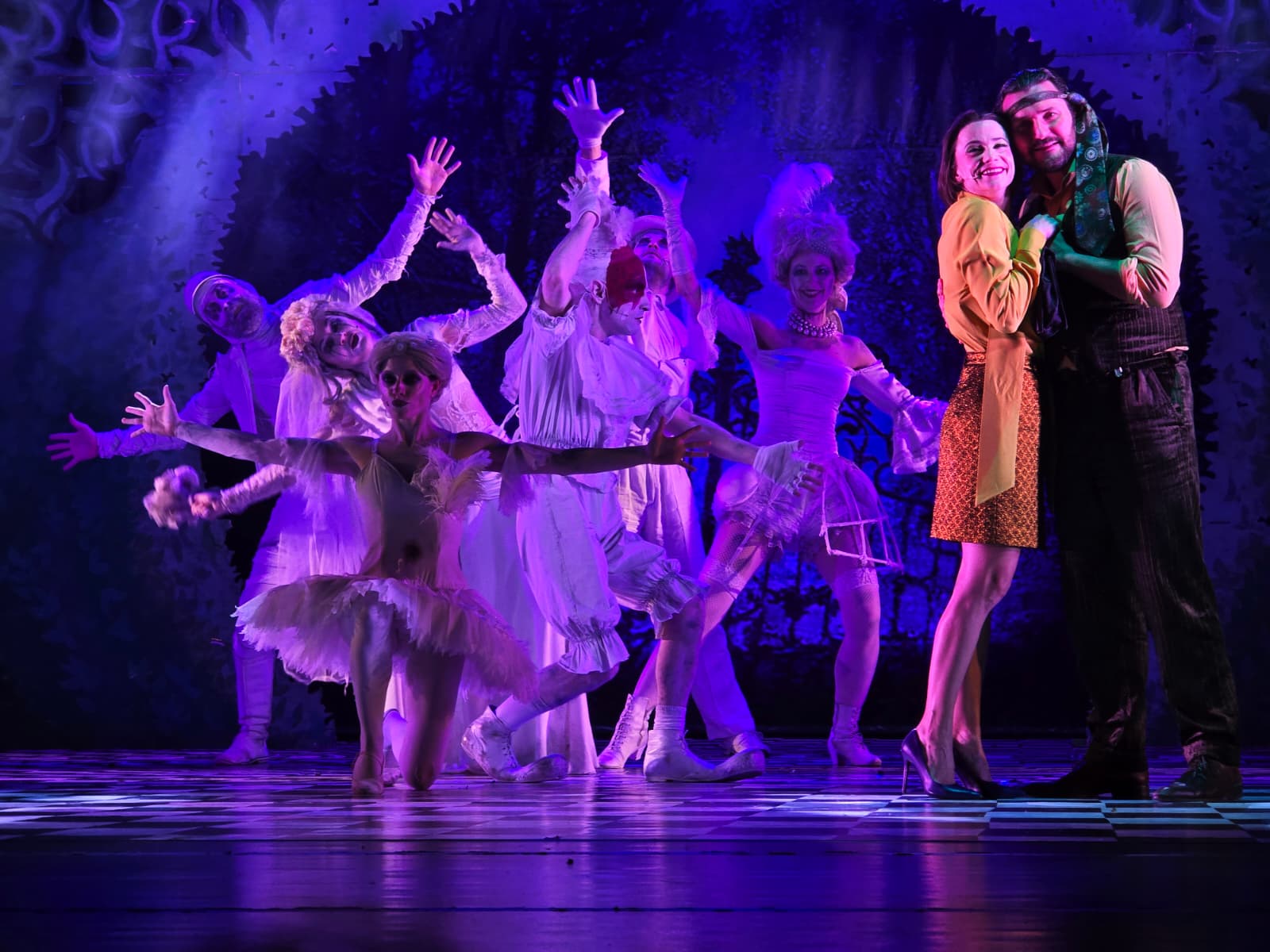 ”Familia Addams”: cea mai luminoasă familie întunecată la Excelsior 5 Maria Alexievici, Doru Bem / Familia Addams