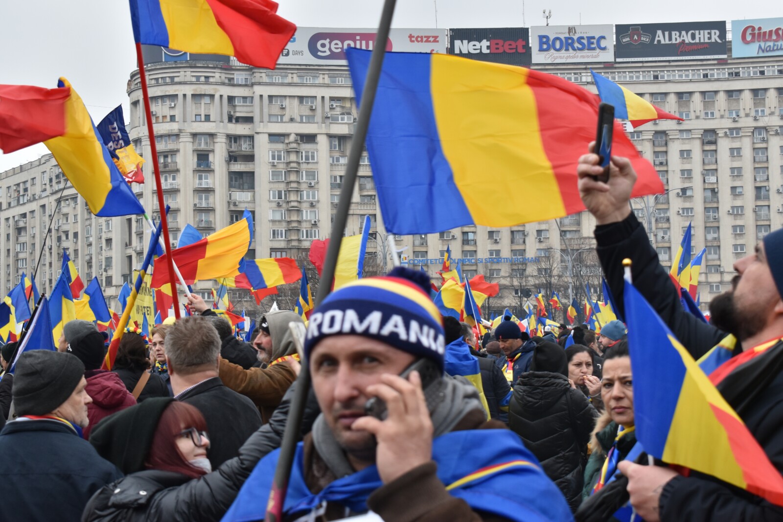 oameni susținători ai lui Calin Georgescu